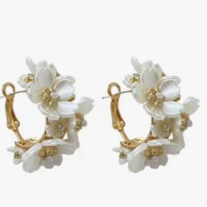 Elegant Floral Gold Earrings